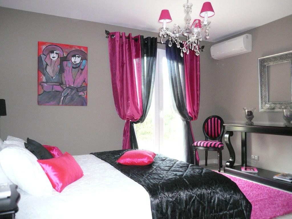 Décoration chambre rose fushia et noir